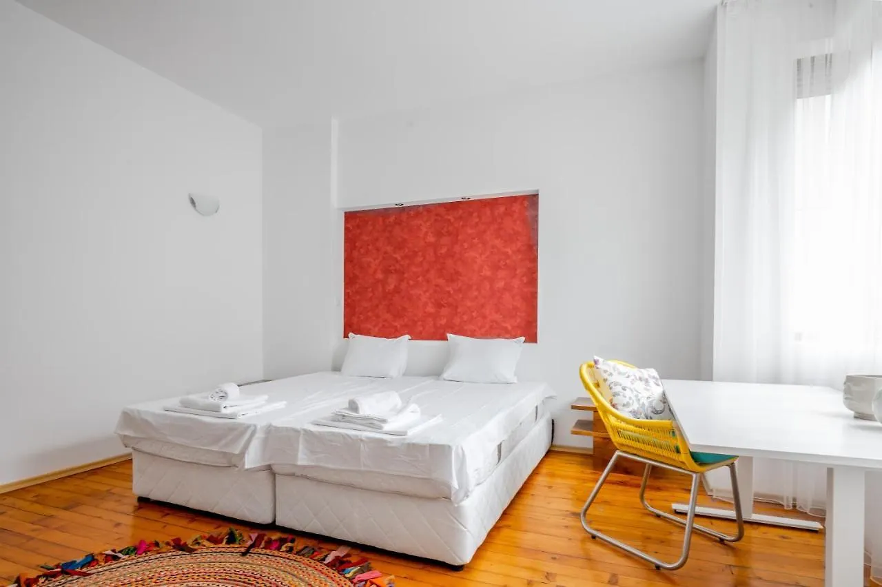 Sofia'S Vintage Gem: Spacious 2Bd Flat On Solunska Apartment Bulgaria